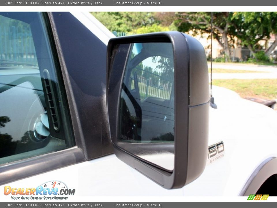 2005 Ford F150 FX4 SuperCab 4x4 Oxford White / Black Photo #24