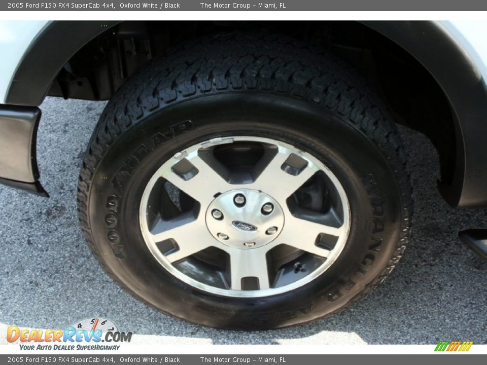 2005 Ford F150 FX4 SuperCab 4x4 Oxford White / Black Photo #25