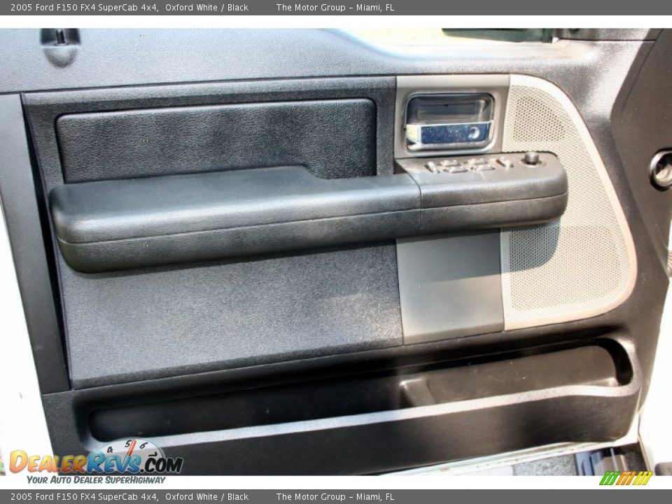 2005 Ford F150 FX4 SuperCab 4x4 Oxford White / Black Photo #31