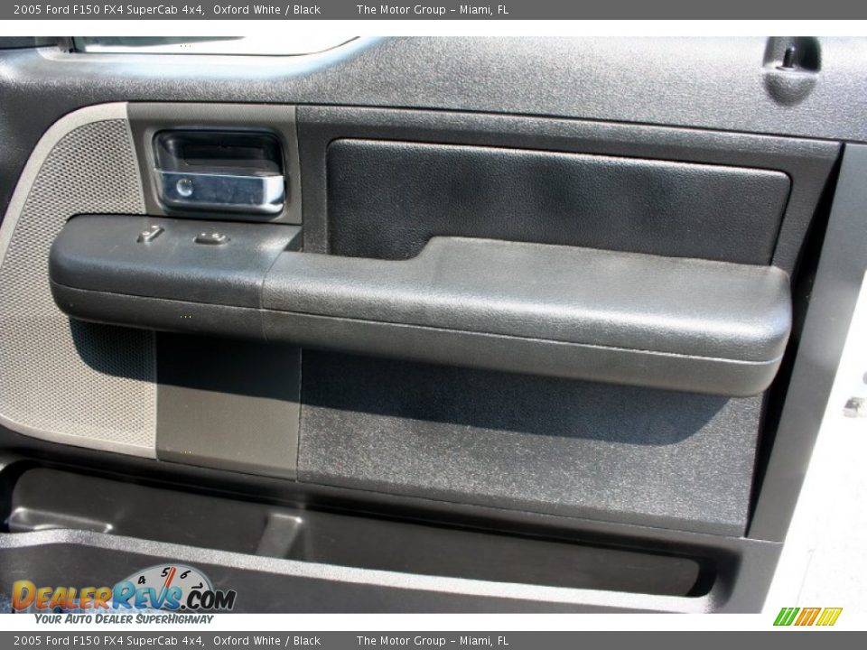 2005 Ford F150 FX4 SuperCab 4x4 Oxford White / Black Photo #32