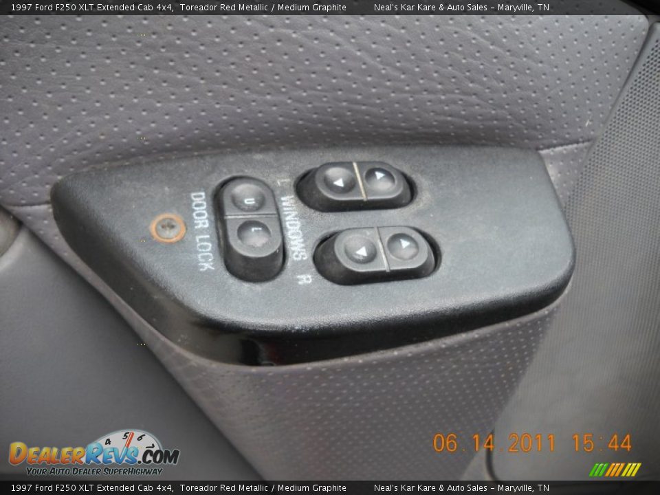 1997 Ford F250 XLT Extended Cab 4x4 Toreador Red Metallic / Medium Graphite Photo #16