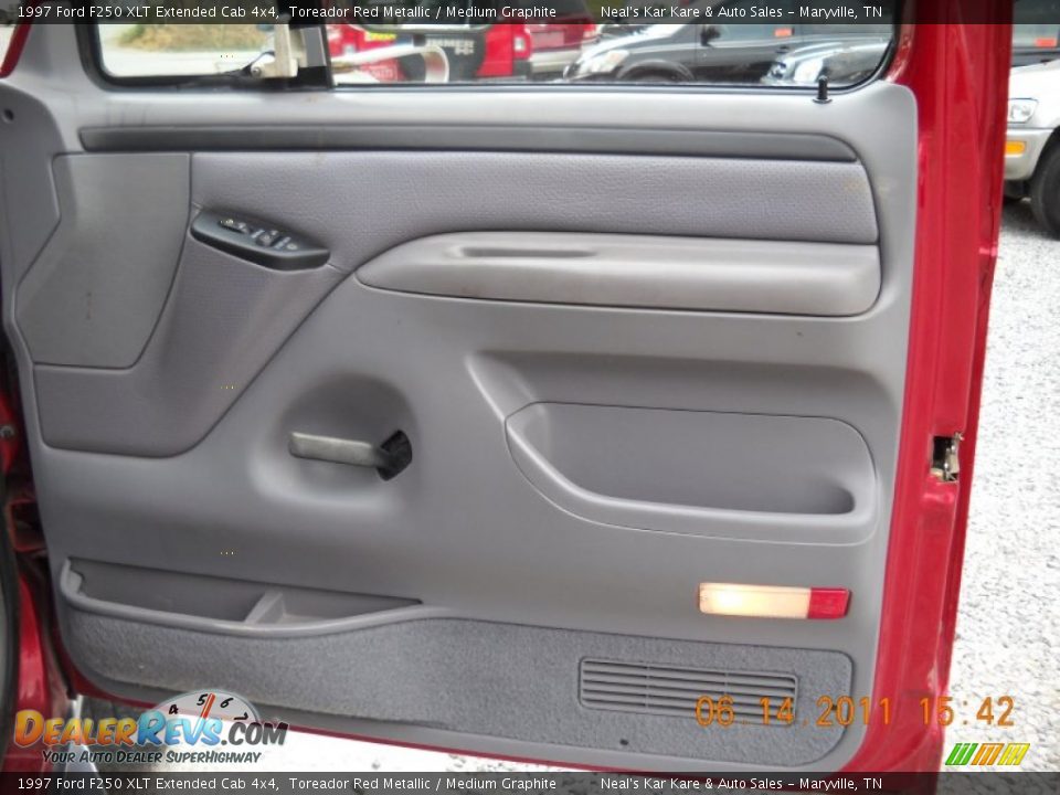 1997 Ford F250 XLT Extended Cab 4x4 Toreador Red Metallic / Medium Graphite Photo #17