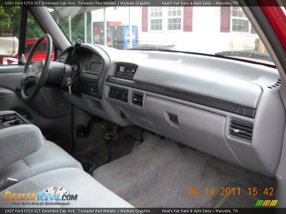 1997 Ford F250 XLT Extended Cab 4x4 Toreador Red Metallic / Medium Graphite Photo #27