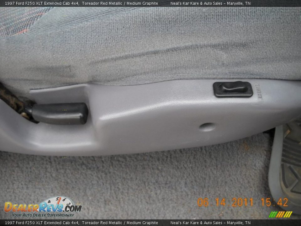 1997 Ford F250 XLT Extended Cab 4x4 Toreador Red Metallic / Medium Graphite Photo #28