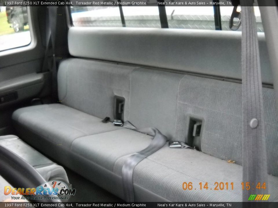 1997 Ford F250 XLT Extended Cab 4x4 Toreador Red Metallic / Medium Graphite Photo #31