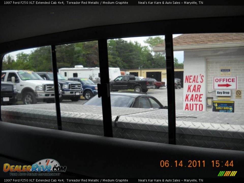 1997 Ford F250 XLT Extended Cab 4x4 Toreador Red Metallic / Medium Graphite Photo #32