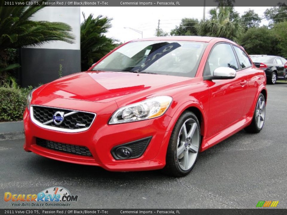 Front 3/4 View of 2011 Volvo C30 T5 Photo #1