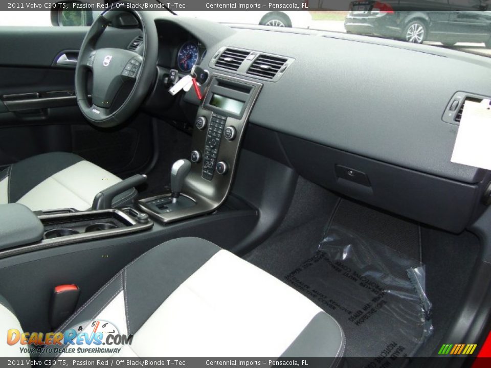 Dashboard of 2011 Volvo C30 T5 Photo #9