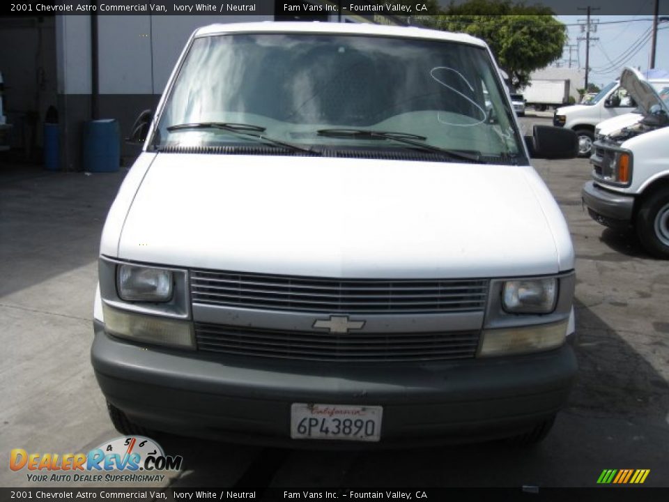 2001 Chevrolet Astro Commercial Van Ivory White / Neutral Photo #2
