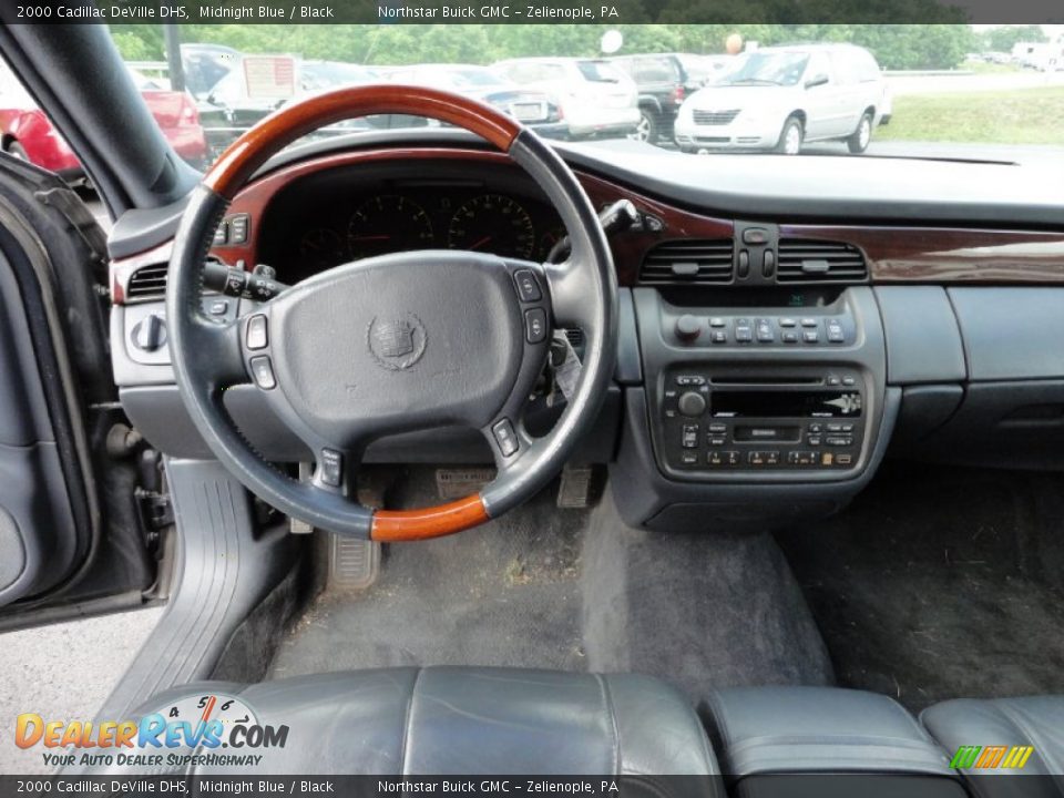 Dashboard of 2000 Cadillac DeVille DHS Photo #13