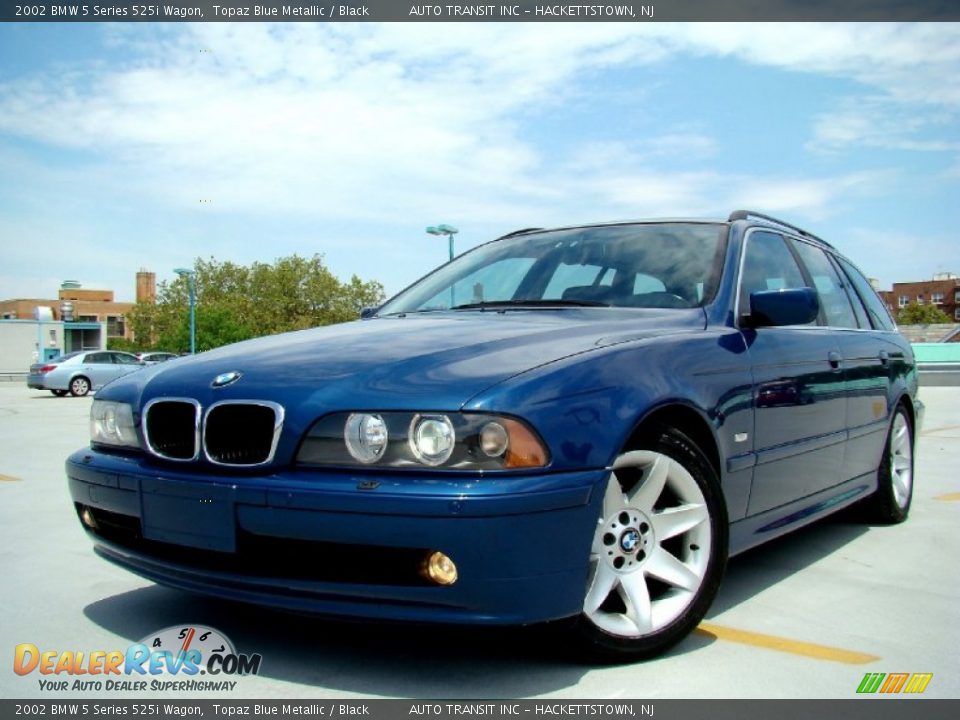 Front 3/4 View of 2002 BMW 5 Series 525i Wagon Photo #27