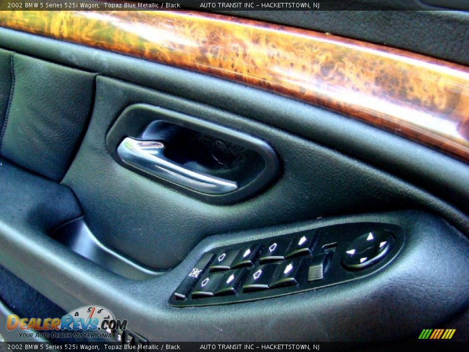 Controls of 2002 BMW 5 Series 525i Wagon Photo #31