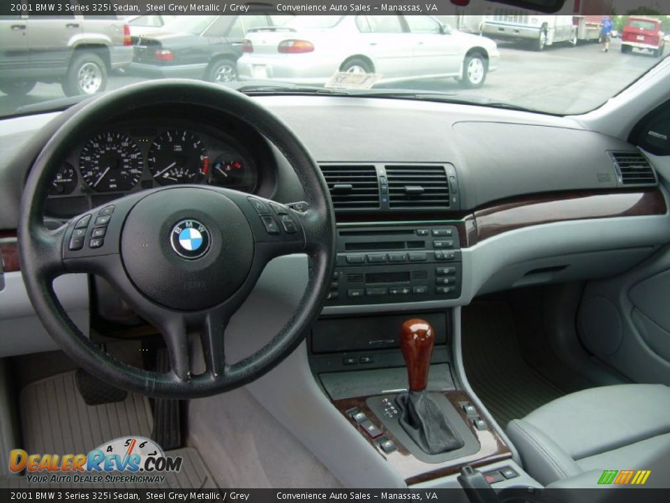 Dashboard of 2001 BMW 3 Series 325i Sedan Photo #14