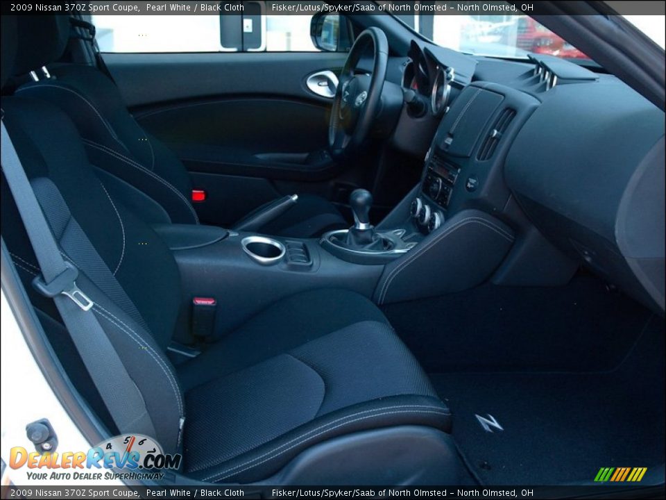 Black Cloth Interior - 2009 Nissan 370Z Sport Coupe Photo #9