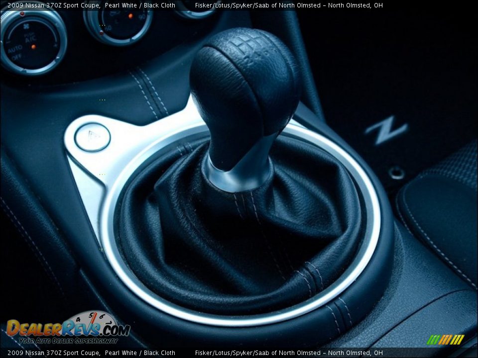 2009 Nissan 370Z Sport Coupe Shifter Photo #12