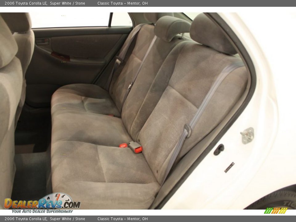 2006 Toyota Corolla LE Super White / Stone Photo #12