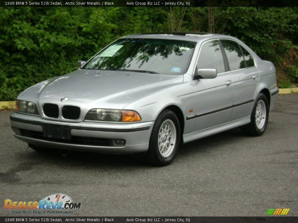 Front 3/4 View of 1998 BMW 5 Series 528i Sedan Photo #1