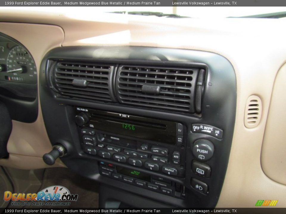 Controls of 1999 Ford Explorer Eddie Bauer Photo #16