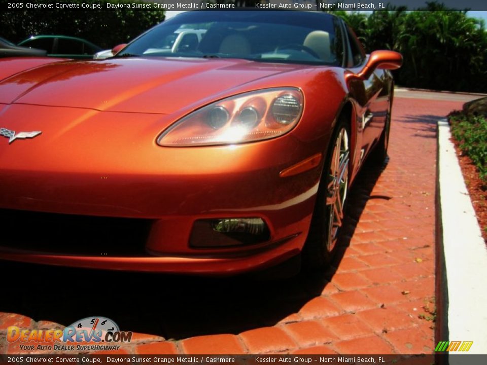 2005 Chevrolet Corvette Coupe Daytona Sunset Orange Metallic / Cashmere Photo #10