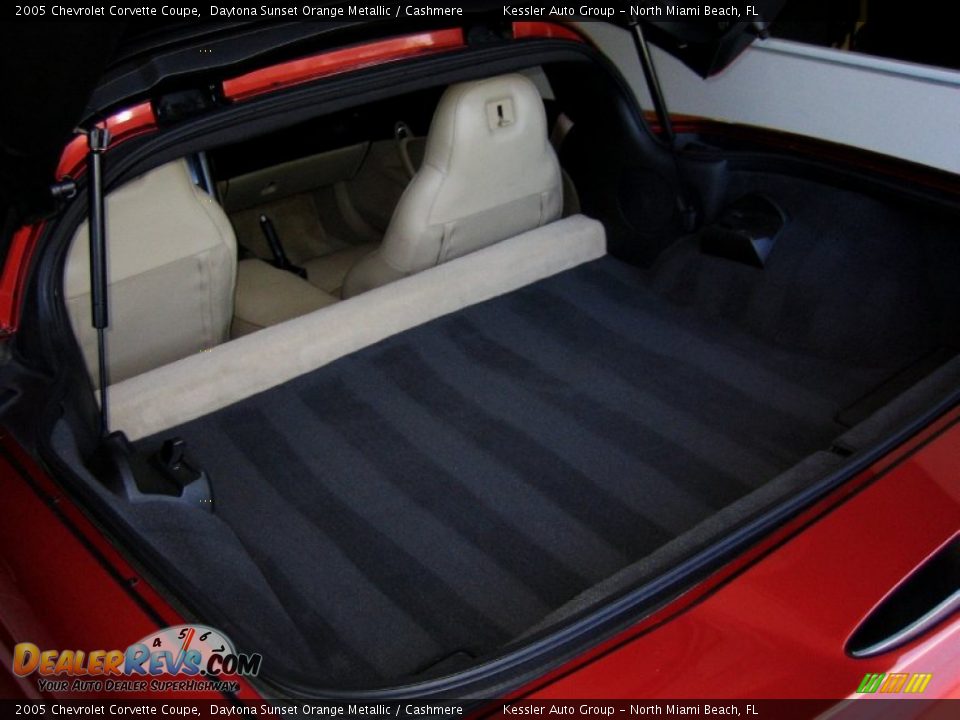 2005 Chevrolet Corvette Coupe Trunk Photo #35