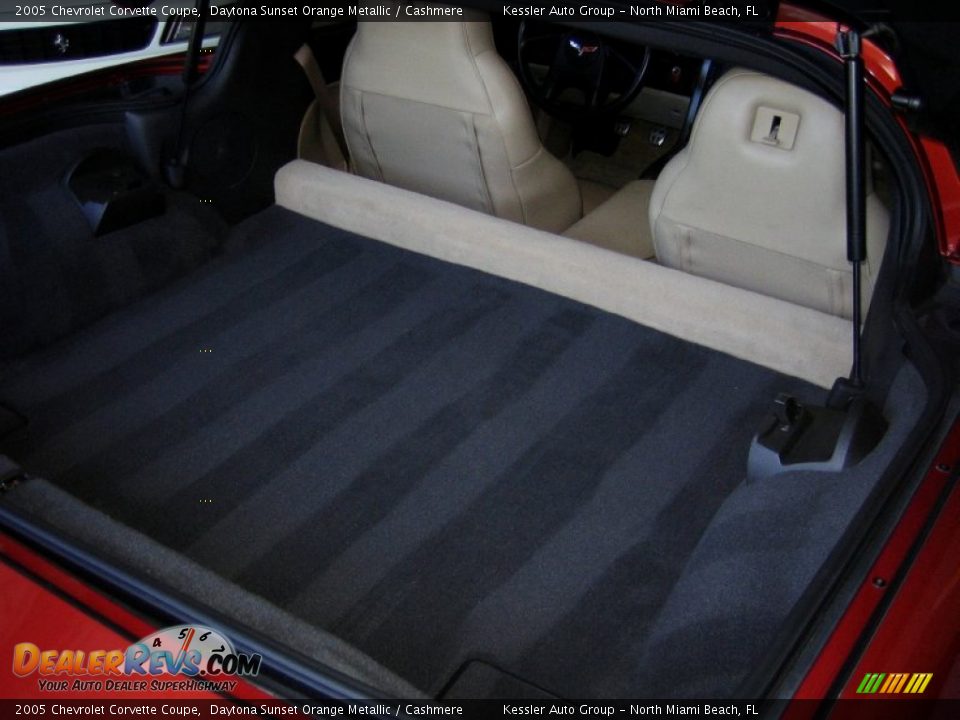 2005 Chevrolet Corvette Coupe Trunk Photo #36