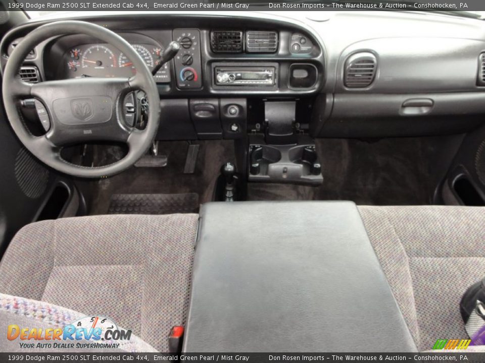 Dashboard of 1999 Dodge Ram 2500 SLT Extended Cab 4x4 Photo #27