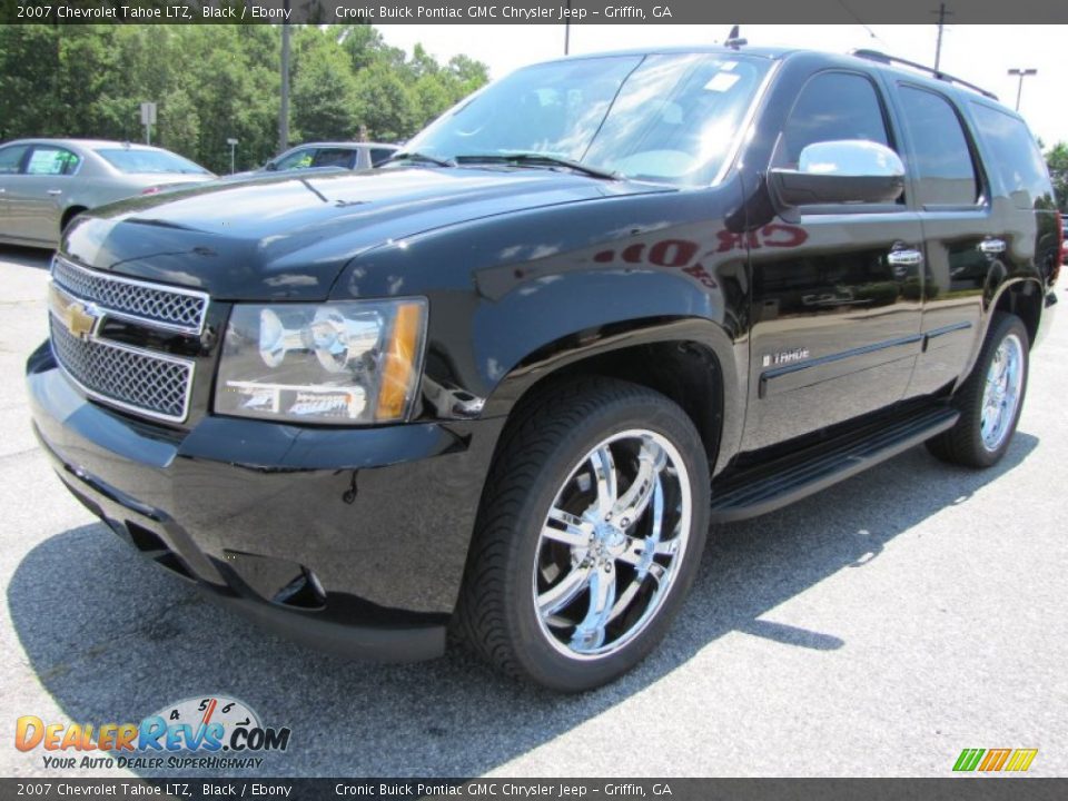 Front 3/4 View of 2007 Chevrolet Tahoe LTZ Photo #3