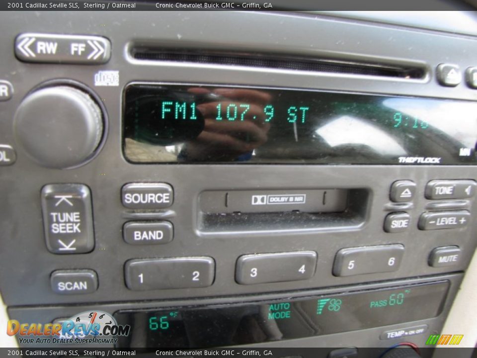 Controls of 2001 Cadillac Seville SLS Photo #17