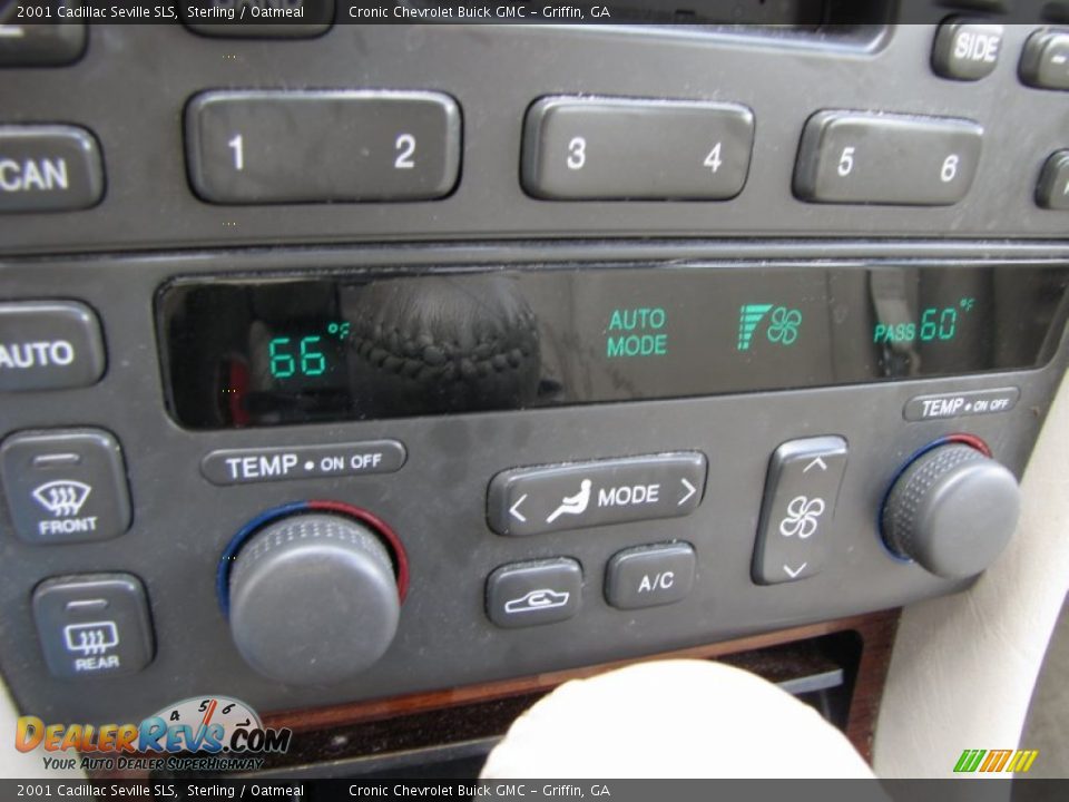 Controls of 2001 Cadillac Seville SLS Photo #18