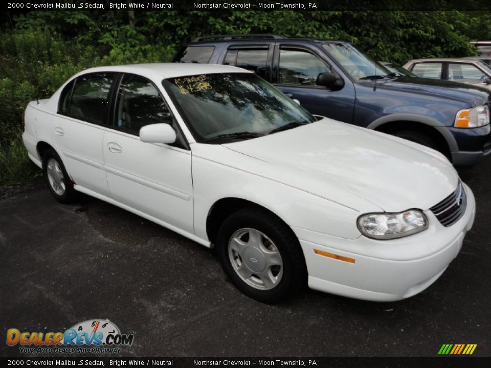 2000 Chevrolet Malibu LS Sedan Bright White / Neutral Photo #1