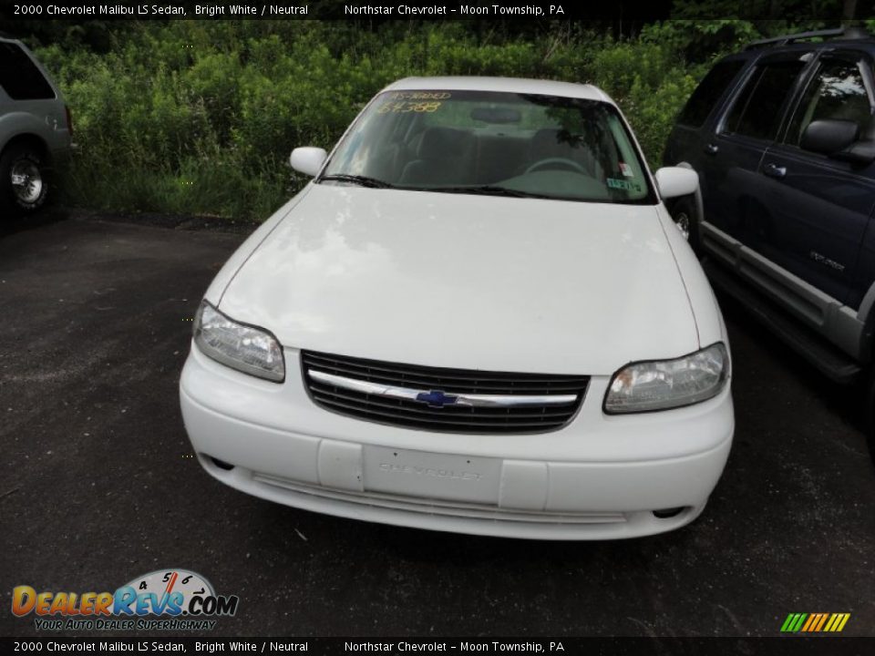 2000 Chevrolet Malibu LS Sedan Bright White / Neutral Photo #2