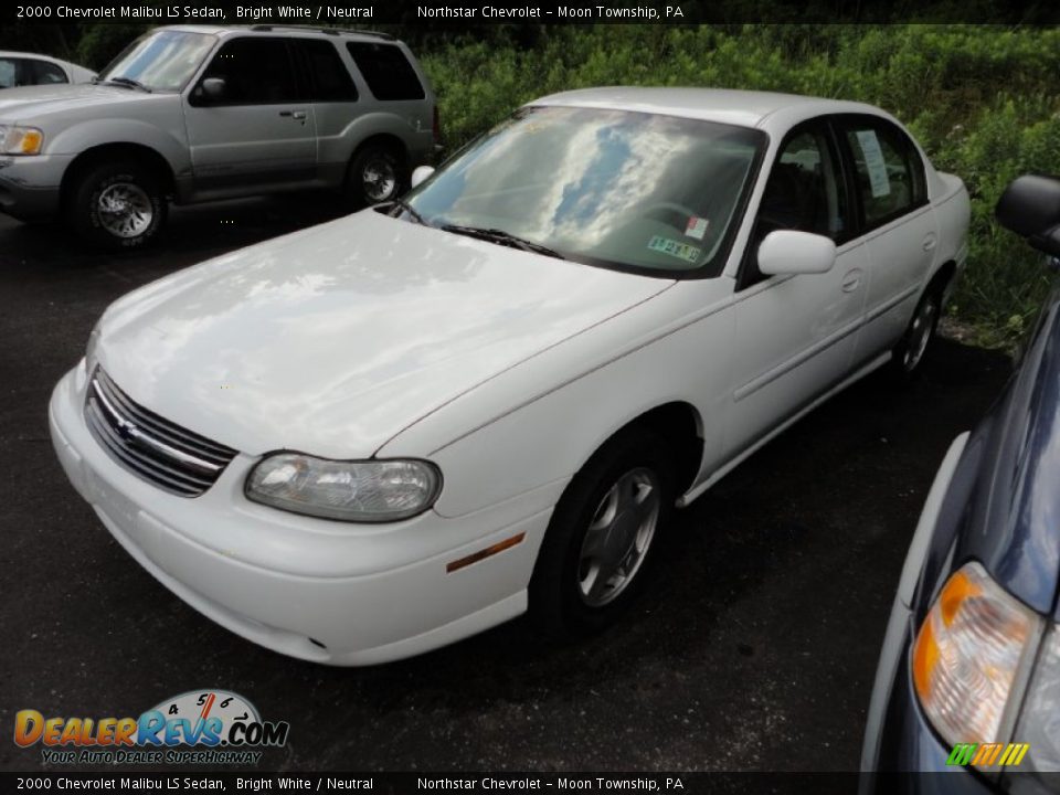 2000 Chevrolet Malibu LS Sedan Bright White / Neutral Photo #3