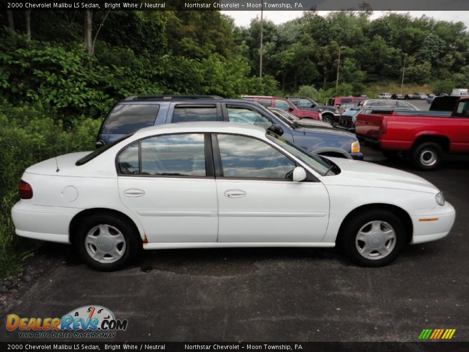 Bright White 2000 Chevrolet Malibu LS Sedan Photo #4