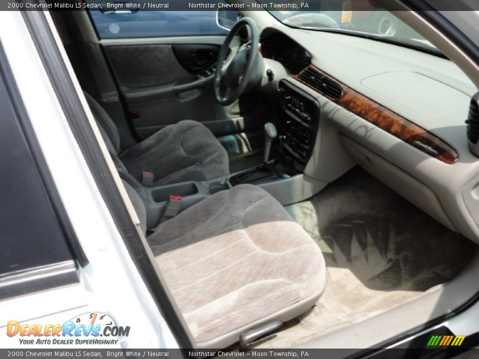 2000 Chevrolet Malibu LS Sedan Bright White / Neutral Photo #11