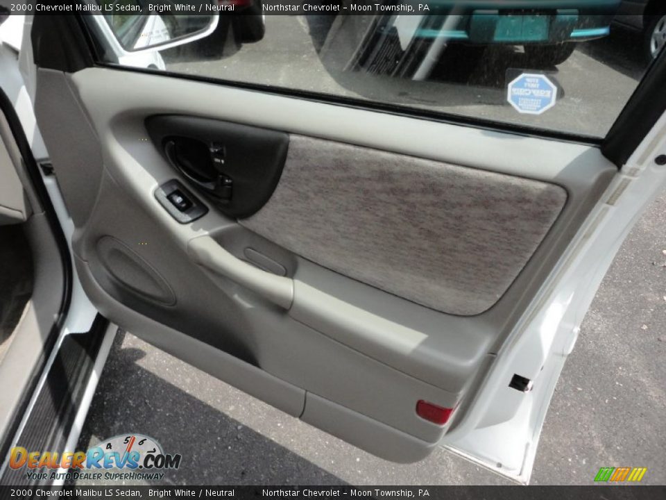 2000 Chevrolet Malibu LS Sedan Bright White / Neutral Photo #12