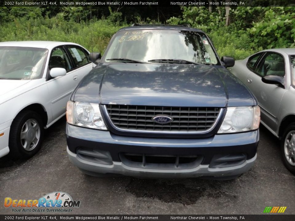 2002 Ford Explorer XLT 4x4 Medium Wedgewood Blue Metallic / Medium Parchment Photo #2