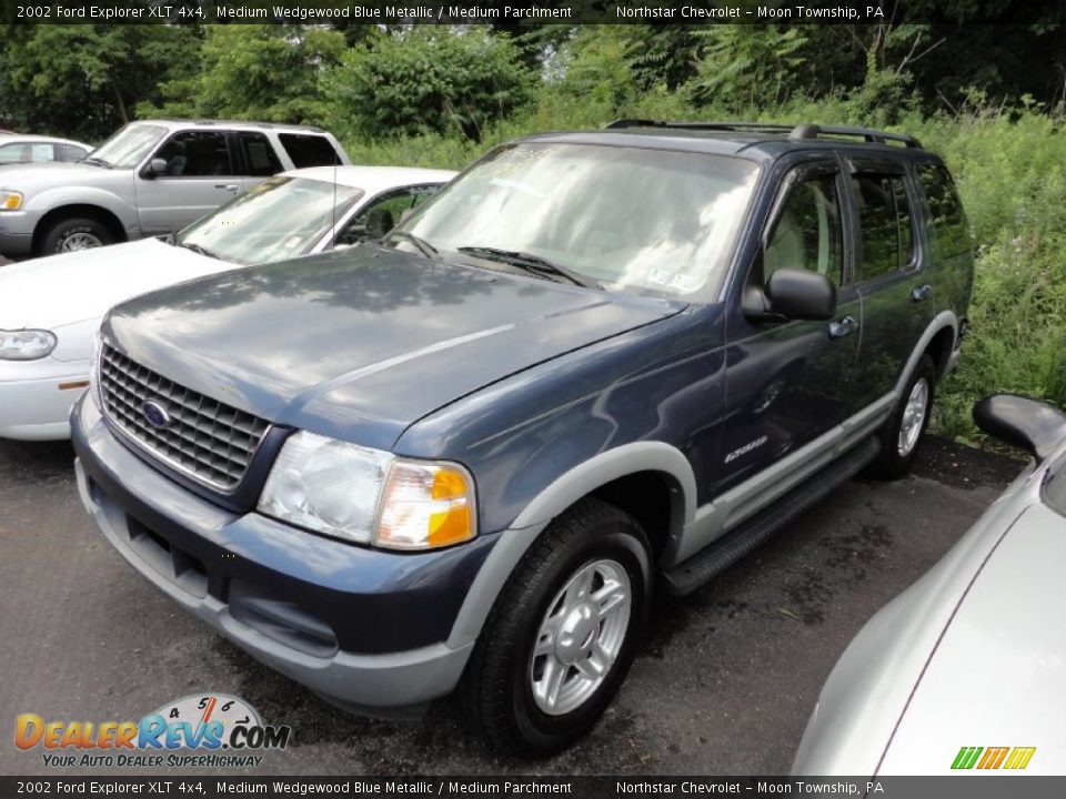 2002 Ford Explorer XLT 4x4 Medium Wedgewood Blue Metallic / Medium Parchment Photo #3