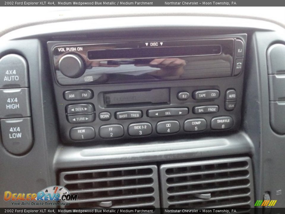 2002 Ford Explorer XLT 4x4 Medium Wedgewood Blue Metallic / Medium Parchment Photo #13