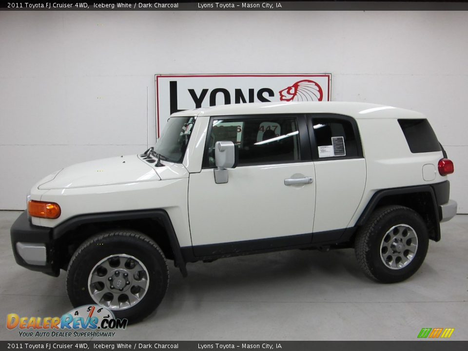 2011 Toyota FJ Cruiser 4WD Iceberg White / Dark Charcoal Photo #2