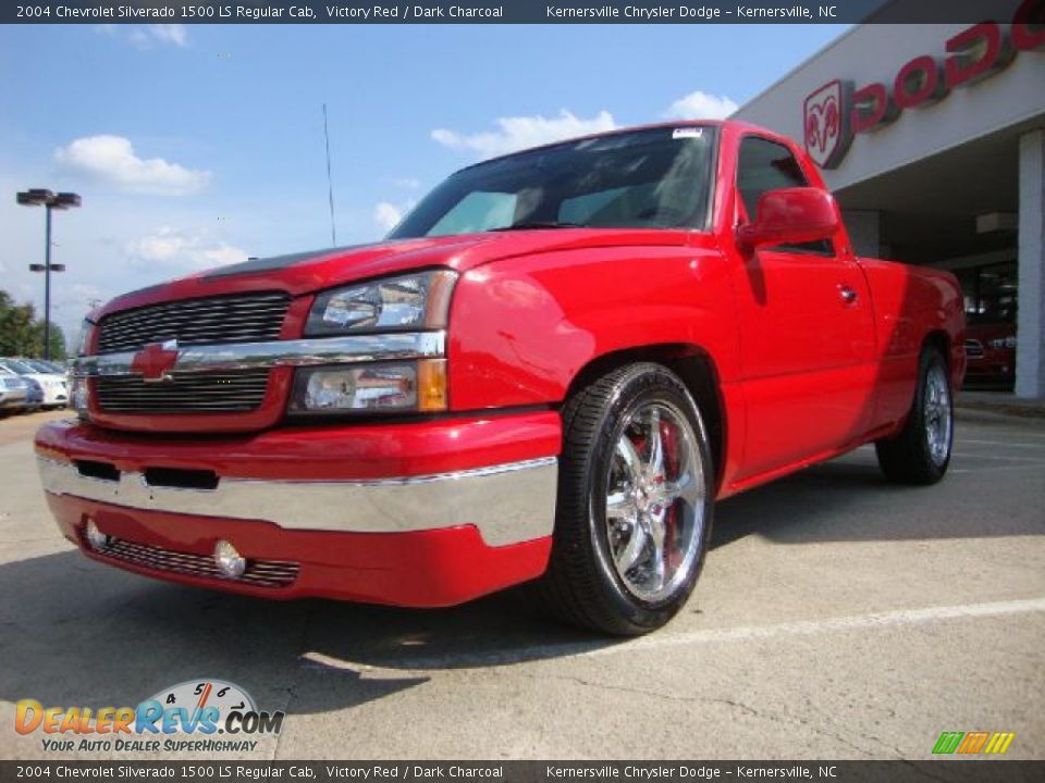 Front 3/4 View of 2004 Chevrolet Silverado 1500 LS Regular Cab Photo #7