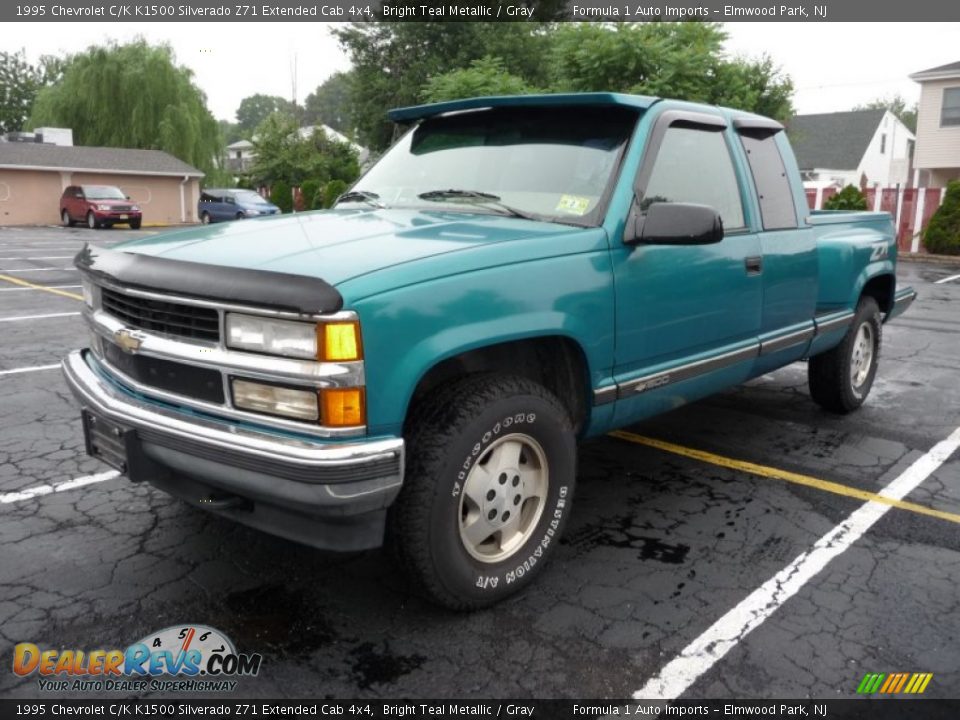 Front 3/4 View of 1995 Chevrolet C/K K1500 Silverado Z71 Extended Cab 4x4 Photo #2