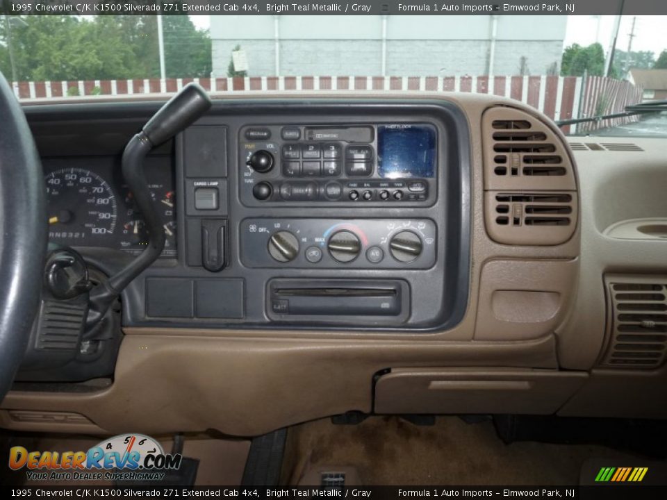 Controls of 1995 Chevrolet C/K K1500 Silverado Z71 Extended Cab 4x4 Photo #8