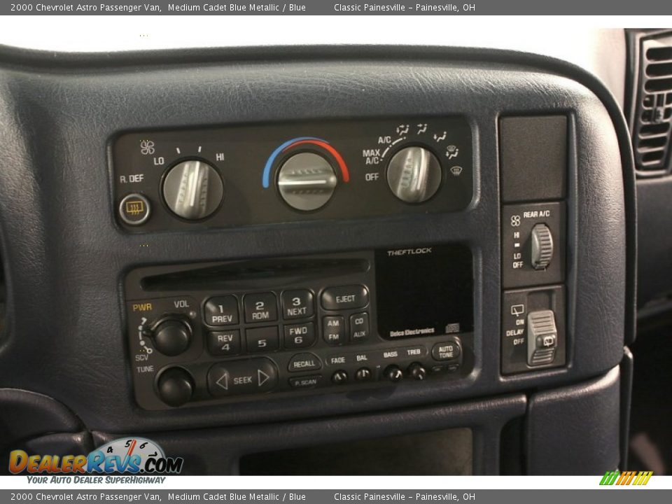 Controls of 2000 Chevrolet Astro Passenger Van Photo #11