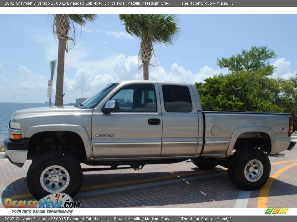 2002 Chevrolet Silverado 2500 LS Extended Cab 4x4 Light Pewter Metallic / Medium Gray Photo #2