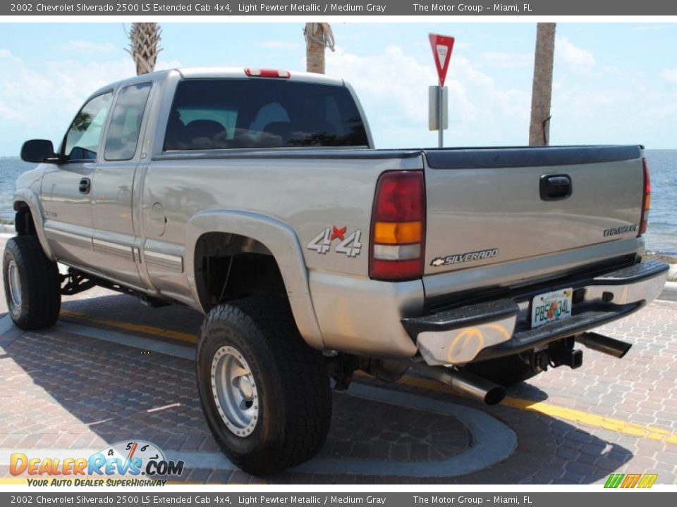 2002 Chevrolet Silverado 2500 LS Extended Cab 4x4 Light Pewter Metallic / Medium Gray Photo #4