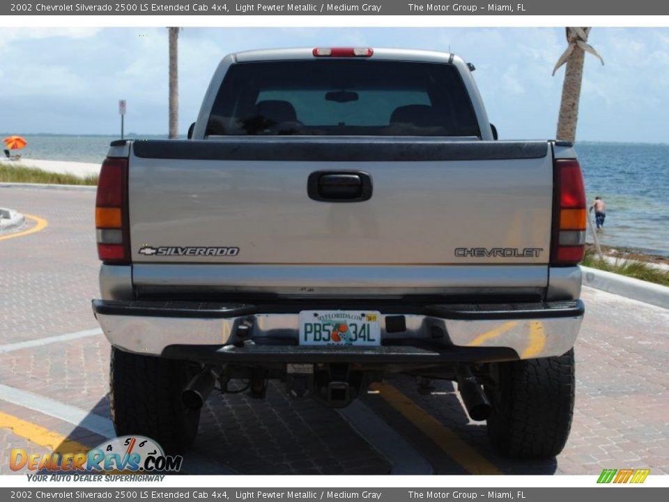 2002 Chevrolet Silverado 2500 LS Extended Cab 4x4 Light Pewter Metallic / Medium Gray Photo #5