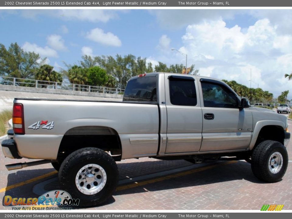 Light Pewter Metallic 2002 Chevrolet Silverado 2500 LS Extended Cab 4x4 Photo #7