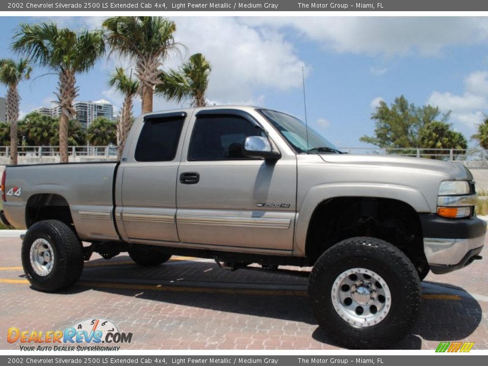 Light Pewter Metallic 2002 Chevrolet Silverado 2500 LS Extended Cab 4x4 Photo #8