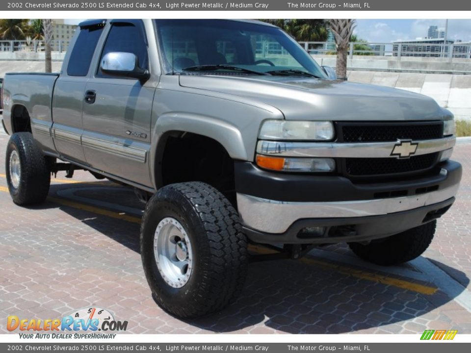 2002 Chevrolet Silverado 2500 LS Extended Cab 4x4 Light Pewter Metallic / Medium Gray Photo #9