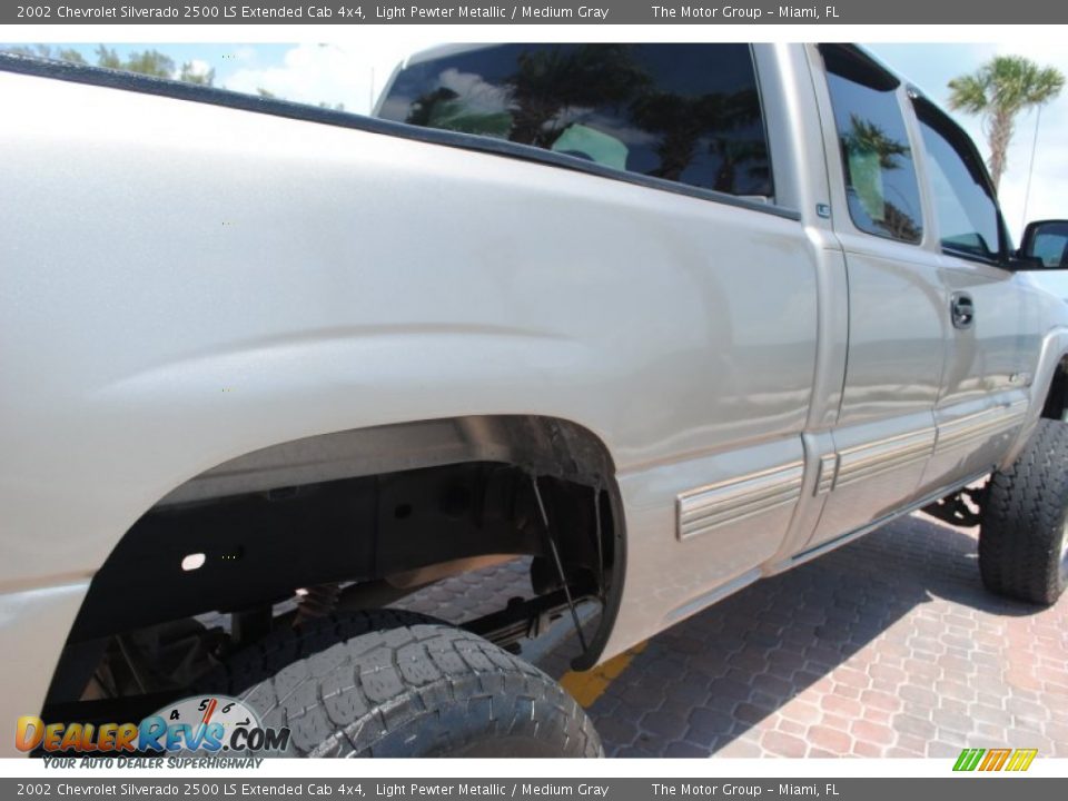 2002 Chevrolet Silverado 2500 LS Extended Cab 4x4 Light Pewter Metallic / Medium Gray Photo #13